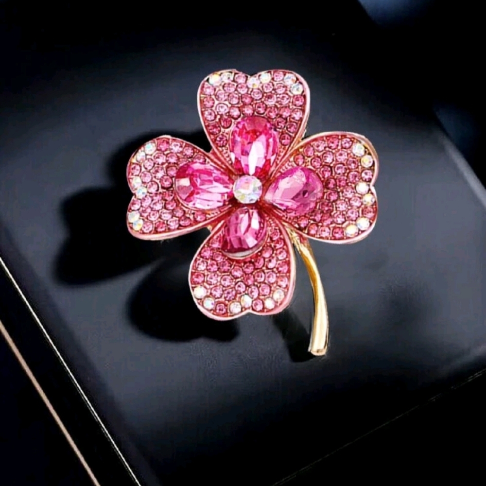 Pink Clover Brooch - Picture 2 of 3